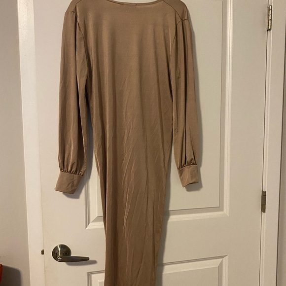 NEVER WORN! Boohoo Tan Twist Front Dress - Picture 5 of 6